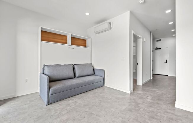 Studio, 1 bath, 380 sqft, $1,300, Unit 310