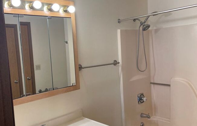 3 beds, 1 bath, 1,040 sqft, $1,800, Unit 3156-103