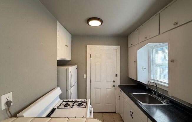 1 bed, 1 bath, $1,075