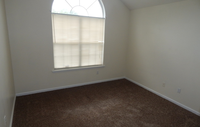 3 beds, 2 baths, $1,250