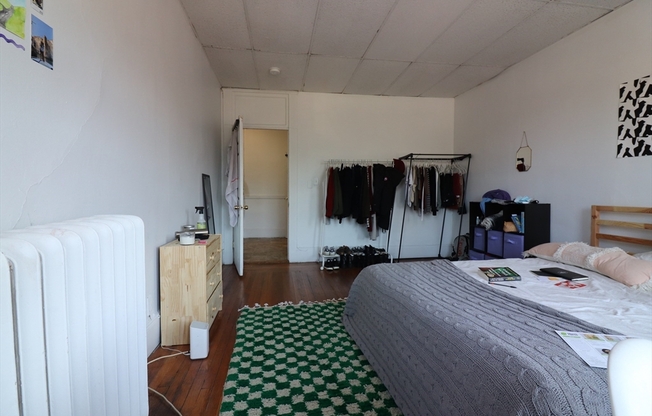 3 beds, 1 bath, $4,795, Unit 10