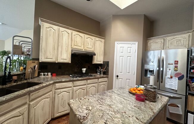 5204 Lakeland Dr