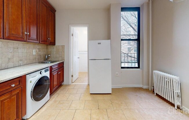 318 E 80 ST