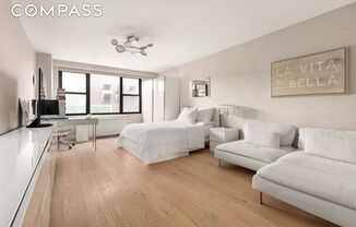 7 E 14th St