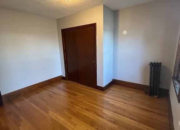 2 beds, 1 bath, 1,000 sqft, $2,400, Unit 2