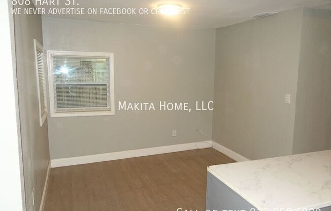 808 HART ST