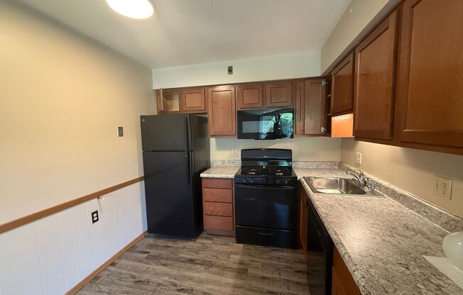 Indian Village Apartments - 1 bed 1 bath ground floor with patio