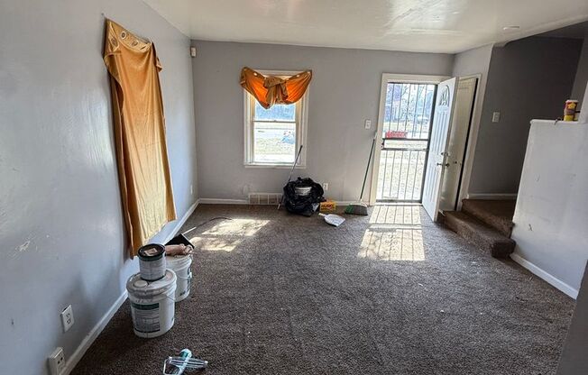 Newly Renovated 2 Bedroom / 1 Bath Duplex – East Side