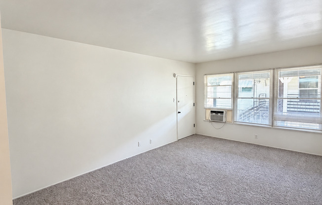 8366 Sargent Ave