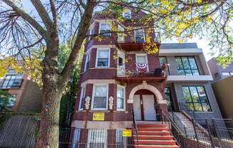 Massive 4bed/2bath DUPLEX in the HEART of Bucktown/Wicker Park! In-Unit Laundry! Central Air!