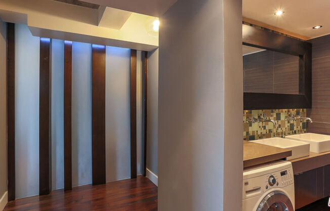 1 bed, 1.5 baths, 1,009 sqft, $3,990, Unit 1112