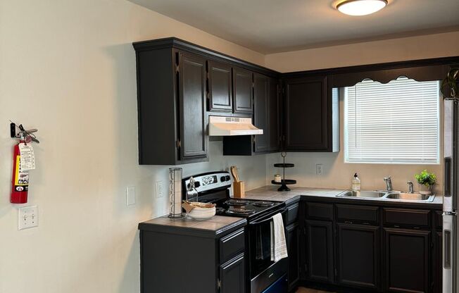 2 beds, 1 bath, $745, Unit Apt. 6