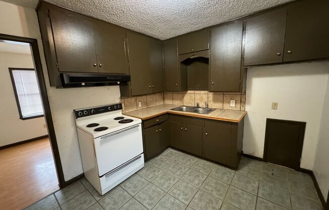 3 beds, 1 bath, $975