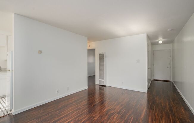 1 bed, 1 bath, $1,900, Unit F