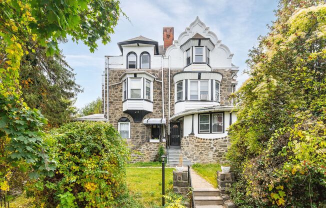 Beautiful 1Bed/1Bath!