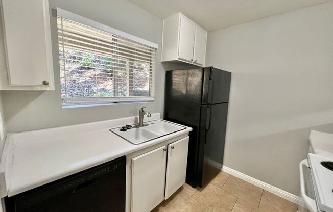 UPDATED 1 BED/1 BATH CONDO IN ALLIED GARDENS!