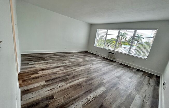 Spacious Studio Beach House Condo!