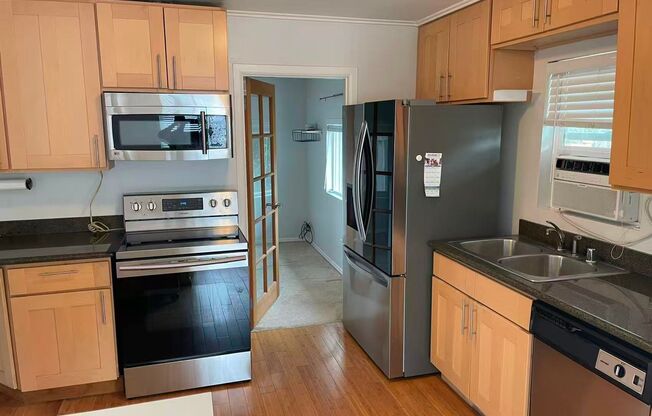 Nice 2-bed, 1-bath house + mother-in-law studio for rent!