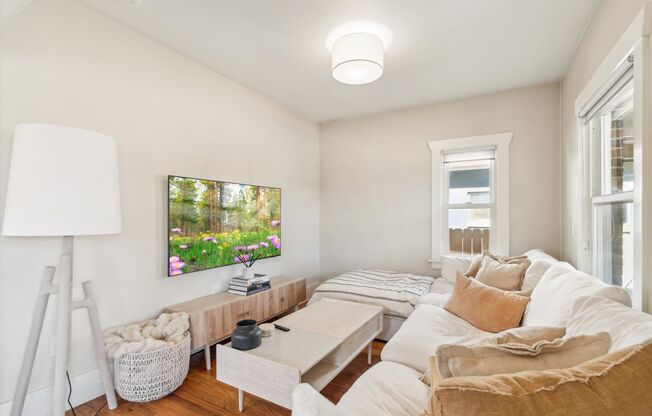 3BD, 3BA Sunnyside Bungalow with 3-Car Garage