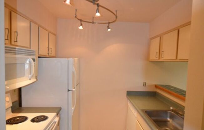 1 bed, 1 bath, $1,925, Unit Unit #E-308