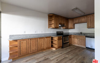 1233 Barry Ave Apt 202