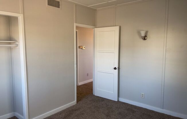 Henderson - 3 Bedrooms - 1 Baths - Corner Lot
