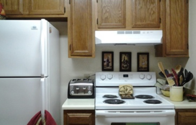 2 beds, 2 baths, 810 sqft, $1,125, Unit 302