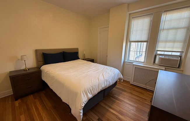 2 beds, 2 baths, 1,303 sqft, $3,000, Unit New King Edward  607