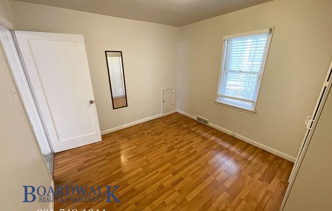 3 beds, 1 bath, 1,400 sqft, $2,300, Unit 1748 S Main St- #1