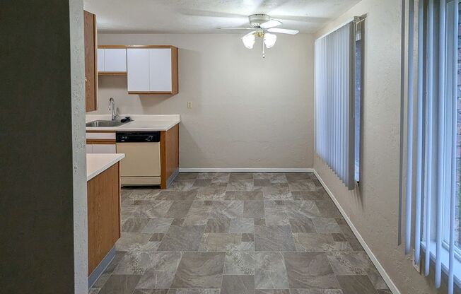 2 beds, 1 bath, 756 sqft, $1,195, Unit 64