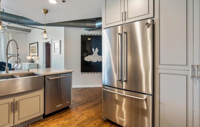 115 W PEACHTREE PL