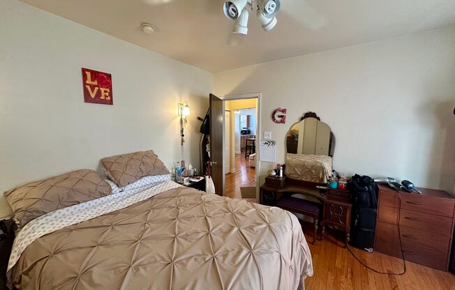 2 beds, 1 bath, 750 sqft, $1,600, Unit 4411-1B