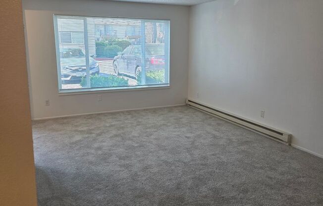 2 beds, 1 bath, 1,000 sqft, $1,400, Unit 37