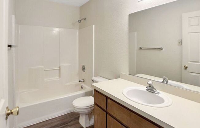 2 beds, 1 bath, $1,350, Unit 4