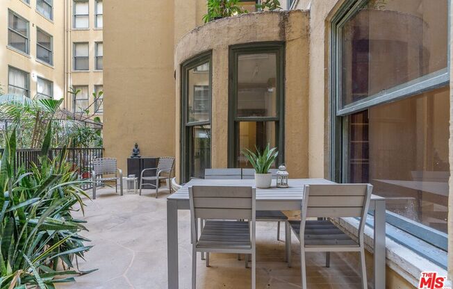 Studio, 1 bath, 790 sqft, $2,200, Unit 204