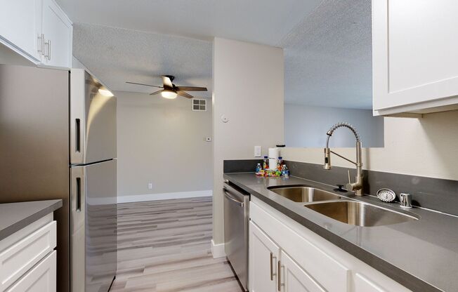 1 bed, 1 bath, 714 sqft, $1,795, Unit 094