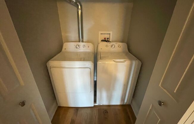 2 beds, 1 bath, 750 sqft, $2,199, Unit 5641 Hobart St. #B4