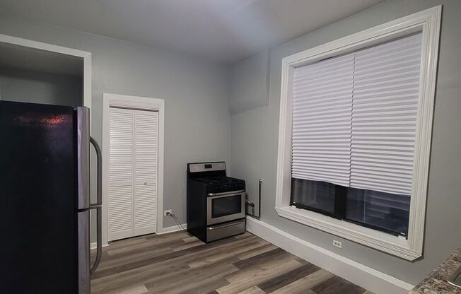 2 beds, 1 bath, $1,650