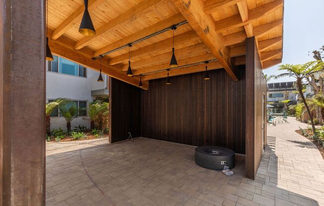 2 beds, 2 baths, 949 sqft, $3,375, Unit 21