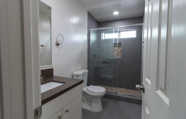 2 beds, 1 bath, 720 sqft, $2,600, Unit M_L