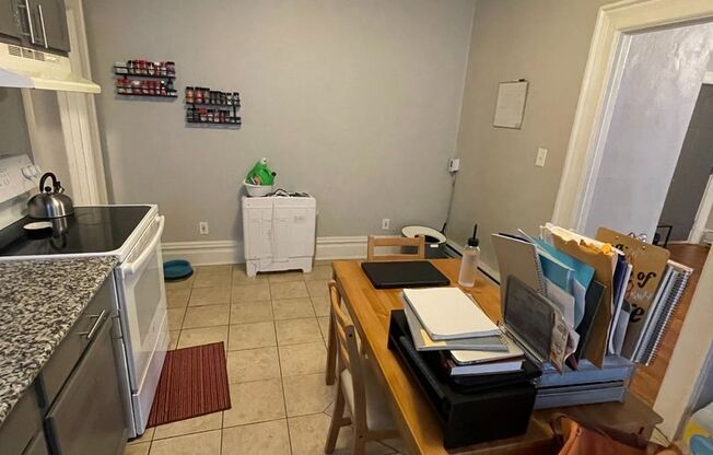 1 bed, 1 bath, 700 sqft, $1,100, Unit #01