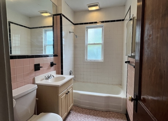 3 beds, 1 bath, $3,000, Unit 1