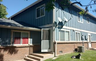 2 bed, 1 Bath, 900 sqft with washer/dryer hookups and 1 car garage