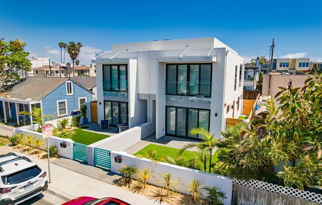 Luxury Coastal Townhome | Private Rooftop + Private Garage | Steps to the Beach