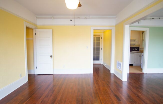 Fantastic Nob Hill Top-Floor 1Bdr with Hardwoods & Cute Built-ins!