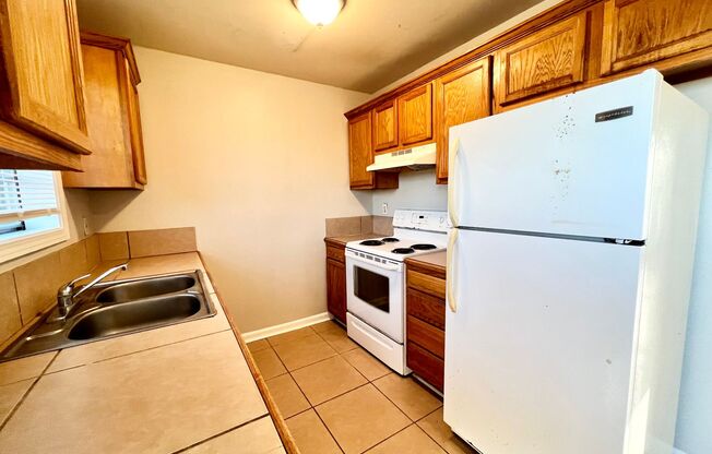 2 beds, 1.5 baths, 900 sqft, $850, Unit Apt A