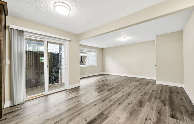 2 beds, 1 bath, 880 sqft, $1,395, Unit #1