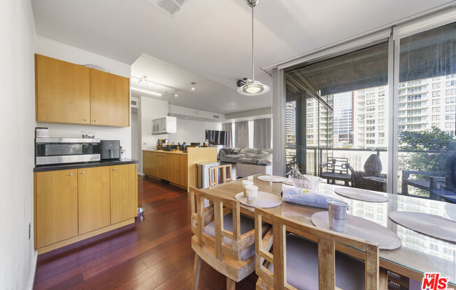 1 bed, 2 baths, 1,400 sqft, $4,250, Unit 716