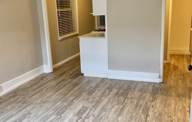 Studio, 1 bath, 264 sqft, $950, Unit 4