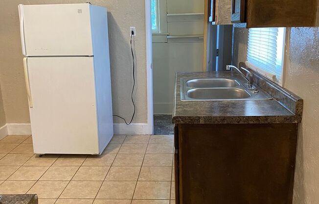 3 beds, 1 bath, $899